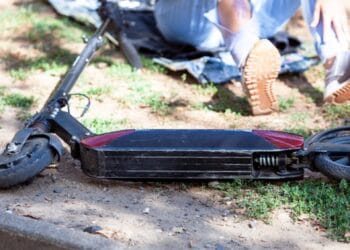 Trotinetele electrice bagă tot mai multe persoane în spitale, sau și mai rău! Din această cauză, se înăspresc regulile!