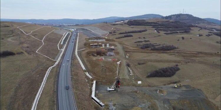 Prima autostradă care va traversa munții, a ajuns la un stadiu fizic de 7%. Guvernul a găsit banii necesari pentru finalizarea lucrărilor!