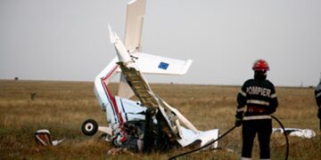 Încă un avion prăbușit! Acesta a căzut în apropierea unei unități militare! Pilotul și pasagerul au fost preluați de cadrele medicale!