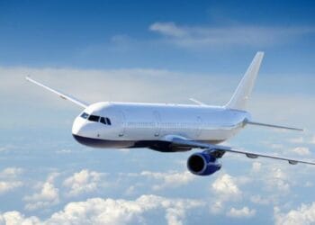 Mai multe persoane s-au luat la bătaie într-un avion ce urma să aterizeze pe Otopeni! Polițiștii de frontieră i-au așteptat la aterizare și au aplicat mai multe sancțiuni!