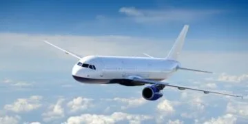 Mai multe persoane s-au luat la bătaie într-un avion ce urma să aterizeze pe Otopeni! Polițiștii de frontieră i-au așteptat la aterizare și au aplicat mai multe sancțiuni!