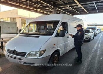 Ce sume de bani au descoperit polițiștii de frontieră într-o mașină. Persoana voia să între în România cu suma de bani nedeclarată!