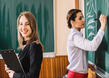 Adevărul despre salariile din Educație: Cât câștigă cu adevărat dascălii: învățătoare versus profesor