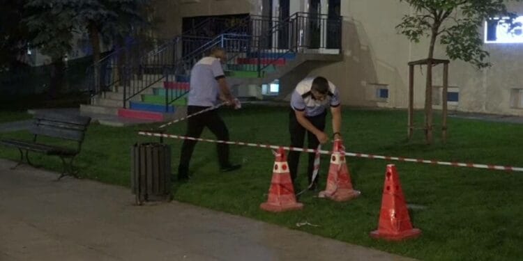 Tragedie într-un oraș, după ce un copilaș de aproape 2 ani a murit electrocutat! Acesta a călcat pe un spot defect aflat sub tensiune!