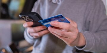 Două femei care au participat la un sondaj online au rămas fără bani în conturi! O nouă escrocherie golește conturile românilor!