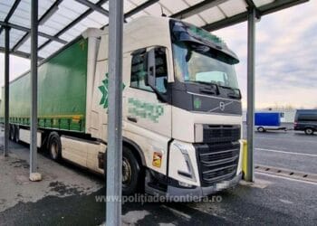 Flagrant la frontieră! Un cetățean turc a vrut să mituiască polițiștii, pentru că transporta cetățeni irakieni fără documente de călătorie!