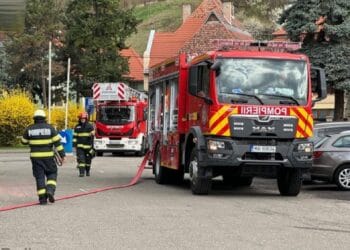 Peste 300 de elevi au fost evacuați dintr-o școală unde a izbucnit un incendiu! Clădirea era în proces de reabilitare!