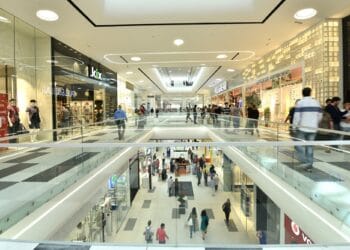 O tânără a speriat autoritățile! La doar 19 ani are INTERZIS în mall-uri! A creat prejudicii de peste 20.000 de lei!