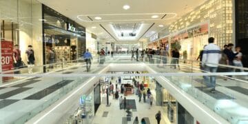 O tânără a speriat autoritățile! La doar 19 ani are INTERZIS în mall-uri! A creat prejudicii de peste 20.000 de lei!