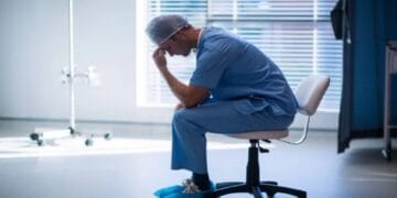 A ȘOCAT lumea medicală. De la bisturiu la scandal: Doctorul care și-a ruinat cariera cu o postare online