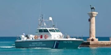 Doi bărbați au făcut pe spionii și acum sunt într-o închisoare din Grecia! Au fotografiat o bază a marinei elene!