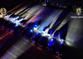 43 de percheziții domiciliare. 50 de persoane audiate, pentru organizarea unui grup infracțional de trafic cu droguri de mare risc și dare de mită