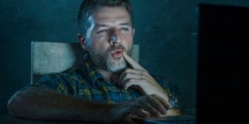 Un bărbat a fost reținut după ce a forțat o minoră să îi trimită fotografii în ipostaze sexuale explicite!