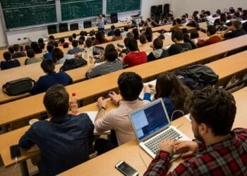Consultare privind cuantumul burselor pentru studenți! Ministerul Educației a schimbat regulile pentru acordarea acestora!