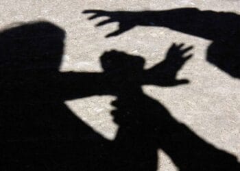 Recidivist, arestat preventiv pentru patru tâlhării! Victimele erau femeile în vârstă, cărora le smulgea bijuteriile și poșetele!