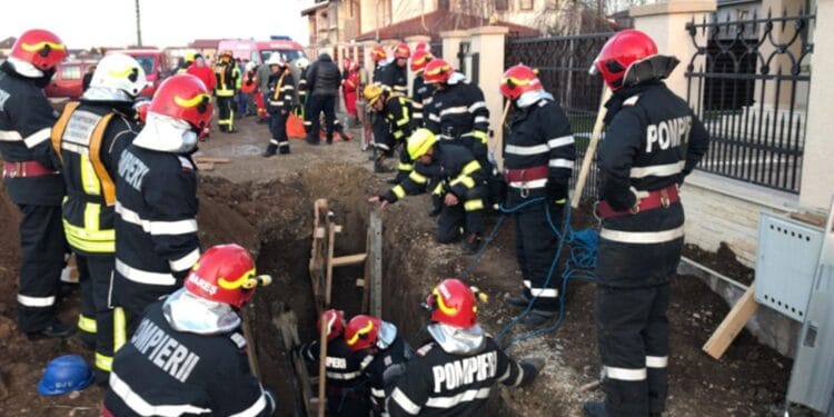 Tânăr surprins sub un mal de pământ! Salvatorii au intervenit de urgență!