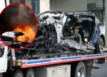 Un bărbat și doi copii au ars de vii într-o mașină Tesla, după ce autoturismul a fost implicat într-un accident rutier