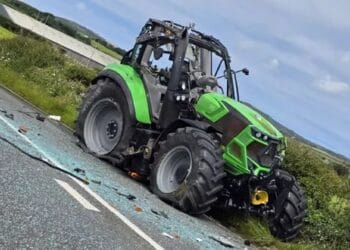 Un minor care conducea un tractor a accidentat pe un drum dintr-o comună, două femei. Una dintre ele a decedat!