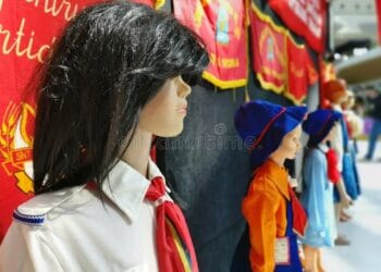 Uniforme asemănătoare cu cele din vremea lui Ceaușescu, la o grădiniță din România. Autoritățile au demarat o serie de cercetări!