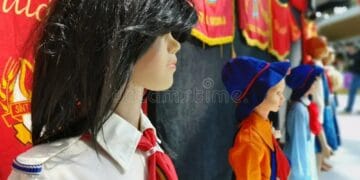 Uniforme asemănătoare cu cele din vremea lui Ceaușescu, la o grădiniță din România. Autoritățile au demarat o serie de cercetări!