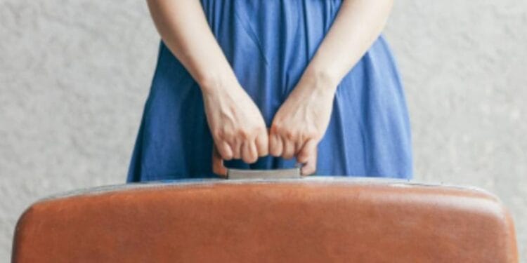 Secretul macabru al unei mame: și-a ucis copiii și i-a ascuns ani de zile în valize