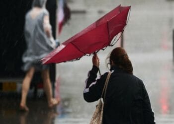 ALERTA care te RIDICĂ de la SOL. Vânt puternic în 13 județe din Moldova, Dobrogea și Muntenia