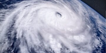 Școli închise, zeci de mii de oameni evacuați! Un ciclon lovește violent! Vor fi rafale de peste 110 kilometri pe oră!