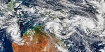 România va fi lovită din nou de ciclon! De duminică noaptea încep din nou ploile!