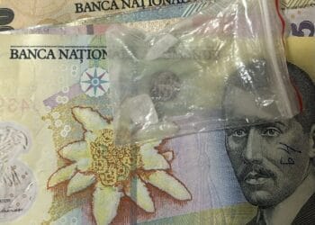 Traficant de droguri prins în flagrant. Procurorii DIICOT au găsit ketamină și substanțe psihoactive