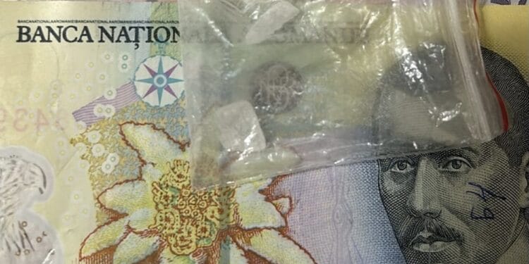 Traficant de droguri prins în flagrant. Procurorii DIICOT au găsit ketamină și substanțe psihoactive