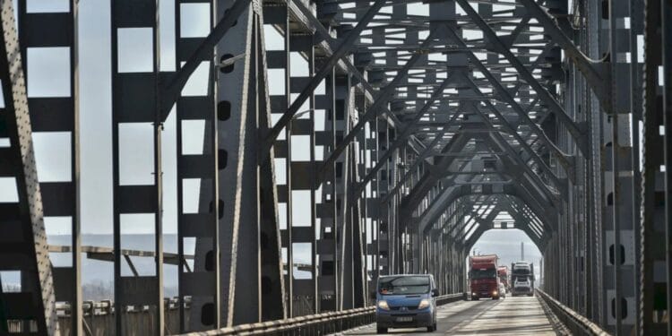 Restricții de circulație pe Podul Prieteniei, pentru lucrări de construcție