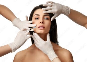 Două femei reținute după ce au făcut tratamente estetice de peste 21.500 lei fără să le plătească