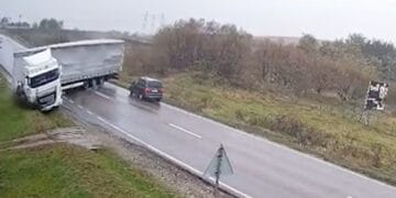 Tragedie! Două persoane ucise după ce un TIR a strivit mașina în care se aflau