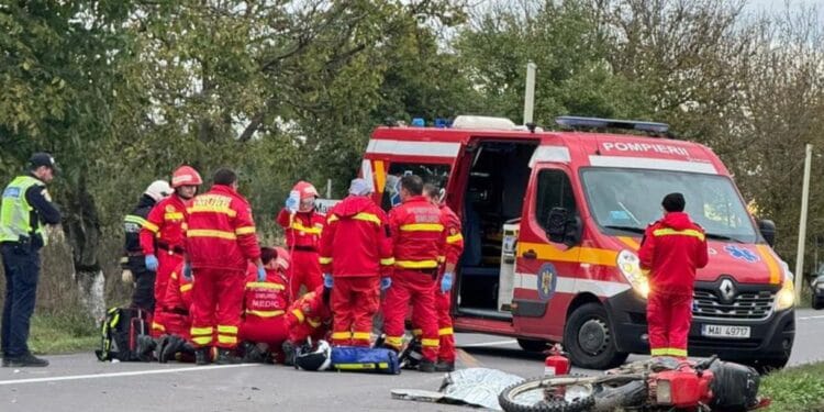 Accident mortal. Motocicliști spulberați pe șosea după impactul devastator cu două autoturisme