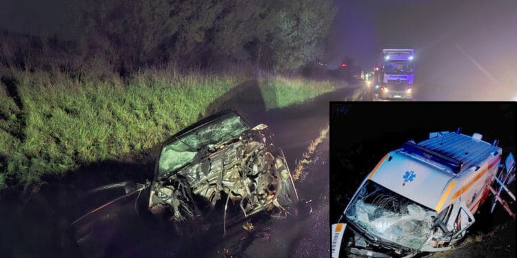 Moarte în ambulanță! O pacientă nu a mai ajuns la spital după un accident cumplit în care a fost implicat echipajul salvator. Cadrele medicale rănite grav