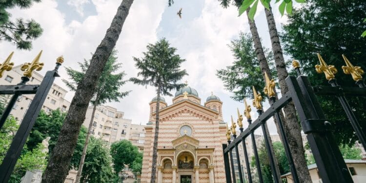 Sărbători importante din calendarul ortodox în octombrie. Fiecare zi este închinată unuia sau mai multor sfinți!