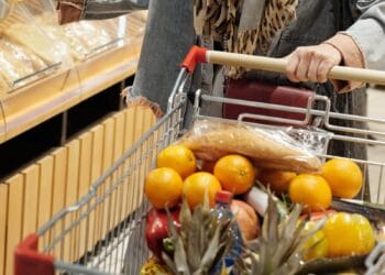 Creștere de aproape 9% față de anul trecut a valorii coșului de consum! De câți bani are nevoie o familie cu doi copii