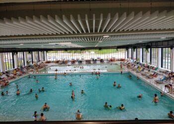 Băile sărate de la Ocna Mureș – refugiu perfect pentru toamnă: sute de turiști vin zilnic să se relaxeze și să se trateze