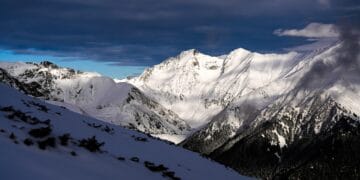 Doi turişti morţi în Munţii Făgăraş, o echipă de salvamontişti intervine pentru recuperarea cadavrelor!