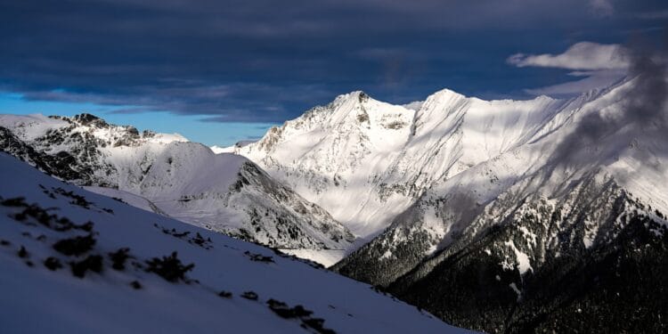 Doi turişti morţi în Munţii Făgăraş, o echipă de salvamontişti intervine pentru recuperarea cadavrelor!
