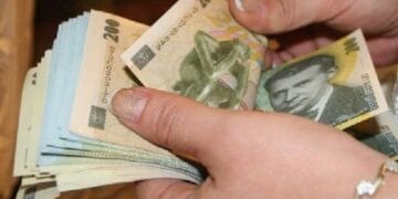 Femeie înşelată cu 50.000 de lei printr-o metodă nouă de fraudă. Escrocii au pretins că sunt de la Banca Naţională!