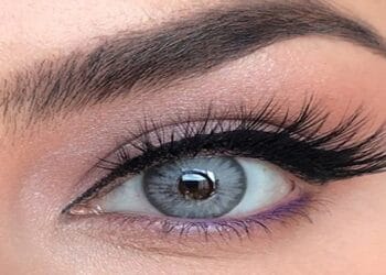 A mers la Urgență cu ochii roșii – medicii au descoperit că avea acarieni în gene!