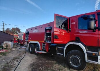 Incendiu într-un apartament! O femeie a fost găsită în stop cardio-respirator!
