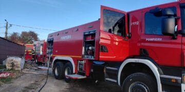 Incendiu într-un apartament! O femeie a fost găsită în stop cardio-respirator!