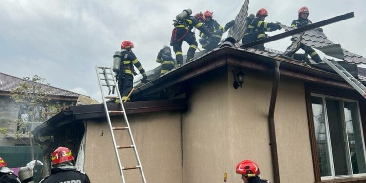 Incendiu la un cămin de bătrâni! O persoană a fost găsită fără viață! Alte peste 30 au fost evacuate de urgență!