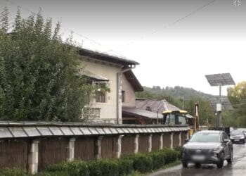 Tragedie fără margini! O femeie și-a incendiat casa și a murit împreună cu fiul ei de 5 ani! Polițiștii fac cercetări!