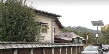 Tragedie fără margini! O femeie și-a incendiat casa și a murit împreună cu fiul ei de 5 ani! Polițiștii fac cercetări!