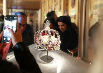 După jaful de la Luvru, bijuteriile coroanei franceze au fost mutate la Banca Franței. Transport sub escortă armată