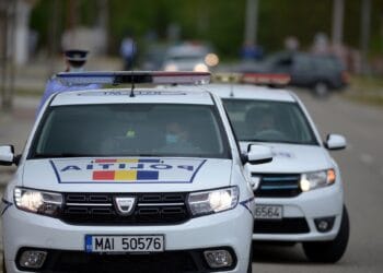 Autospecială de poliție, implicată într-un accident în timpul unei urmăriri! Nu s-au înregistrat victime