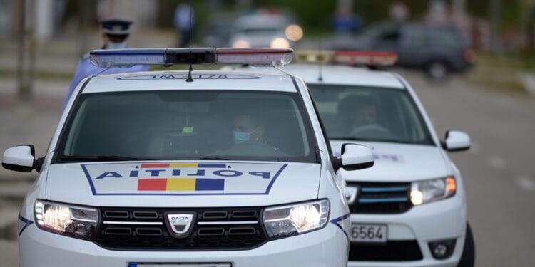 Autospecială de poliție, implicată într-un accident în timpul unei urmăriri! Nu s-au înregistrat victime